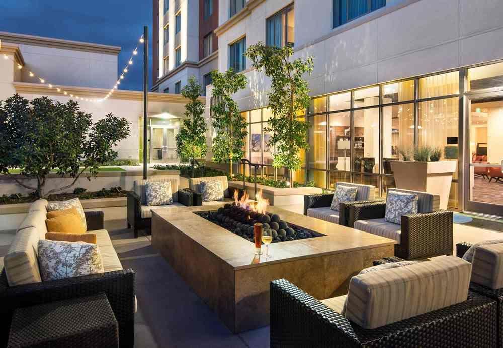 Courtyard By Marriott Irvine Spectrum Экстерьер фото
