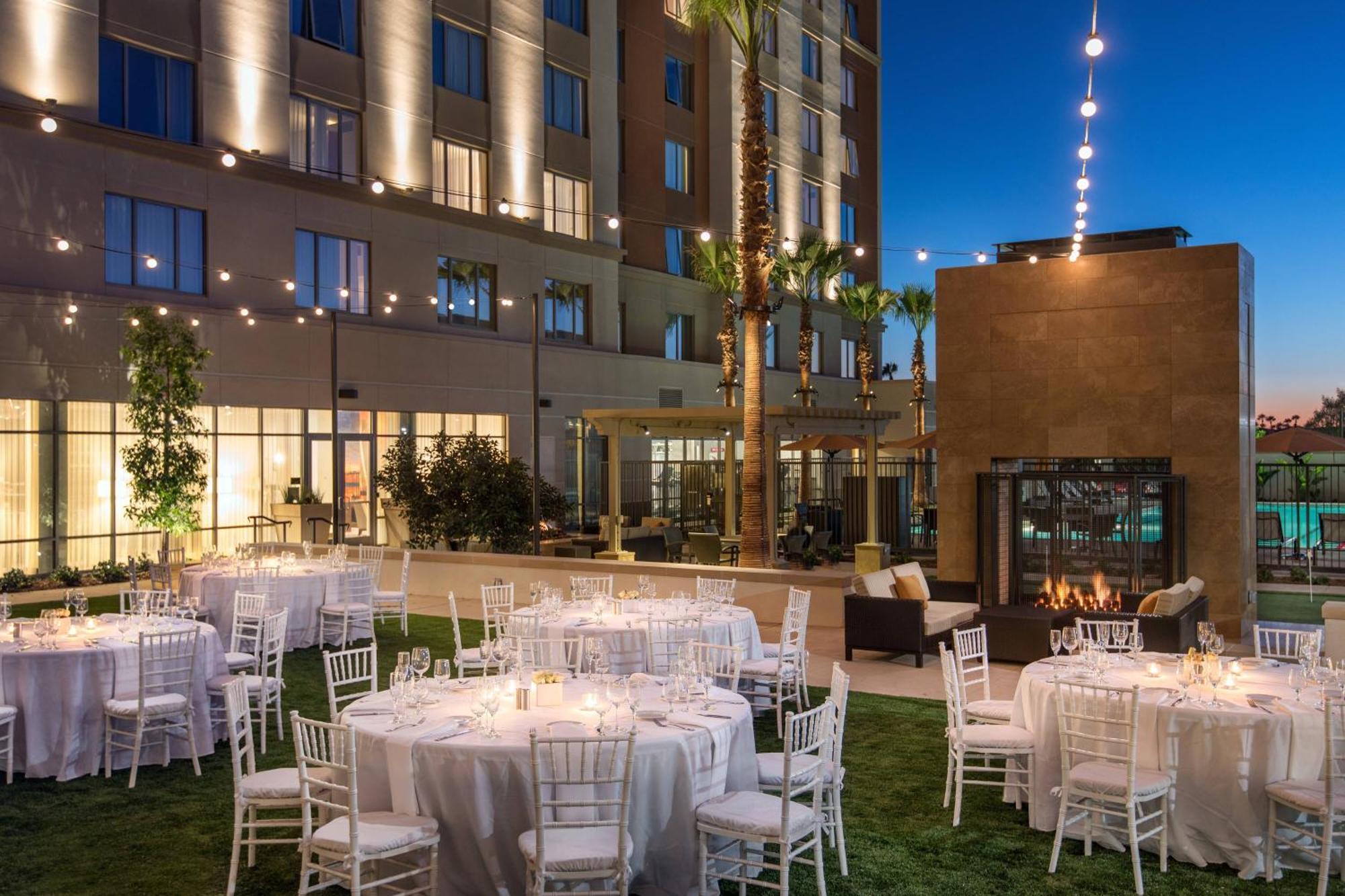 Courtyard By Marriott Irvine Spectrum Экстерьер фото