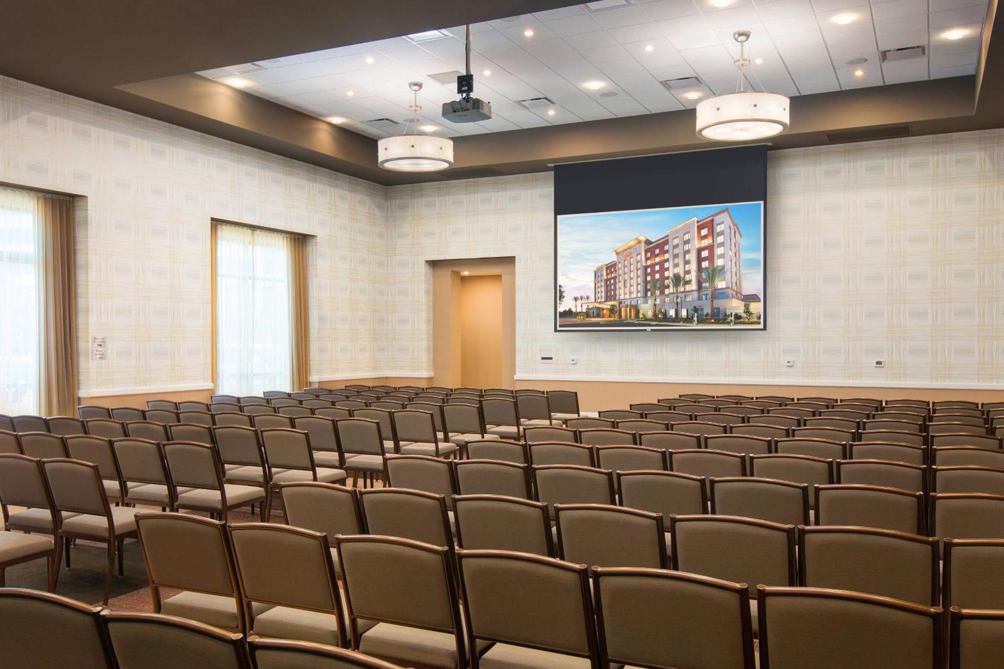 Courtyard By Marriott Irvine Spectrum Экстерьер фото