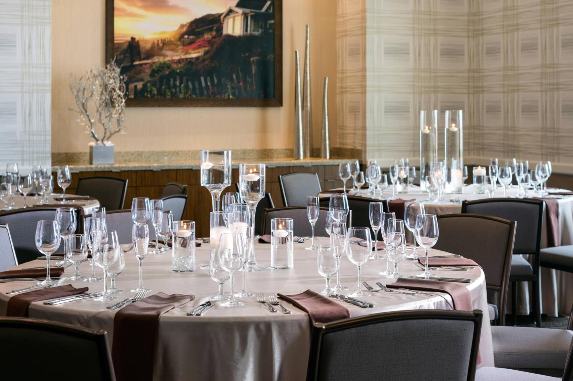 Courtyard By Marriott Irvine Spectrum Экстерьер фото