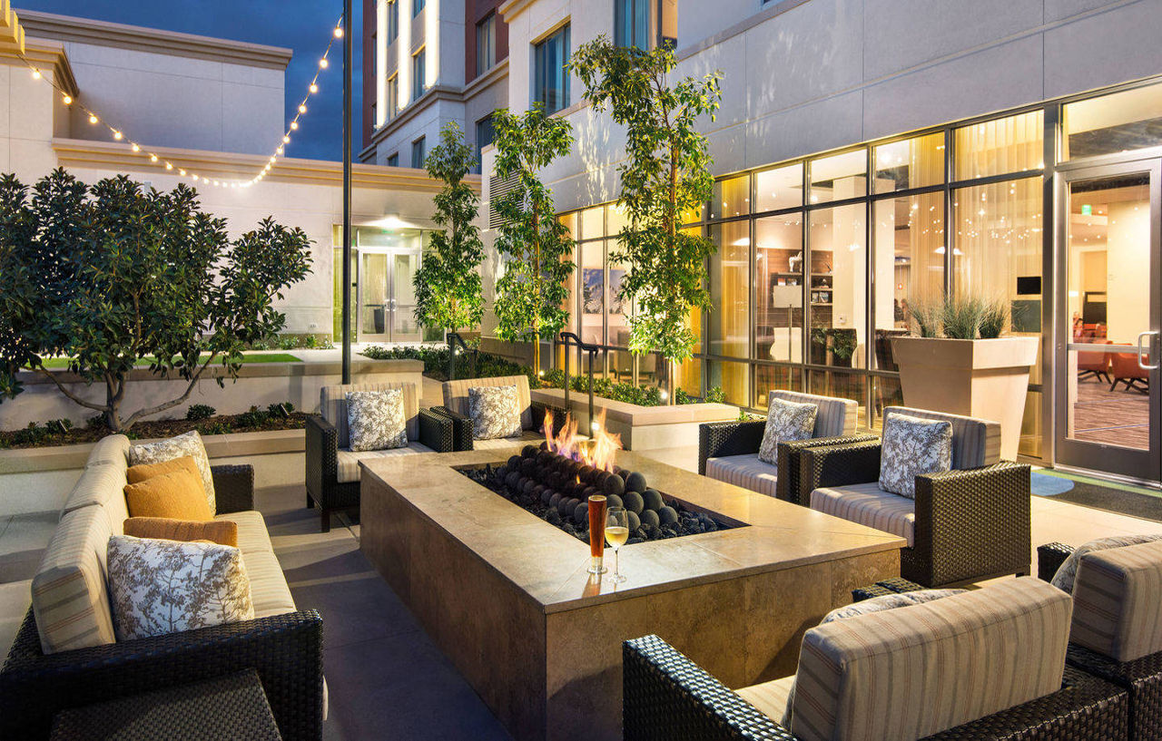 Courtyard By Marriott Irvine Spectrum Экстерьер фото